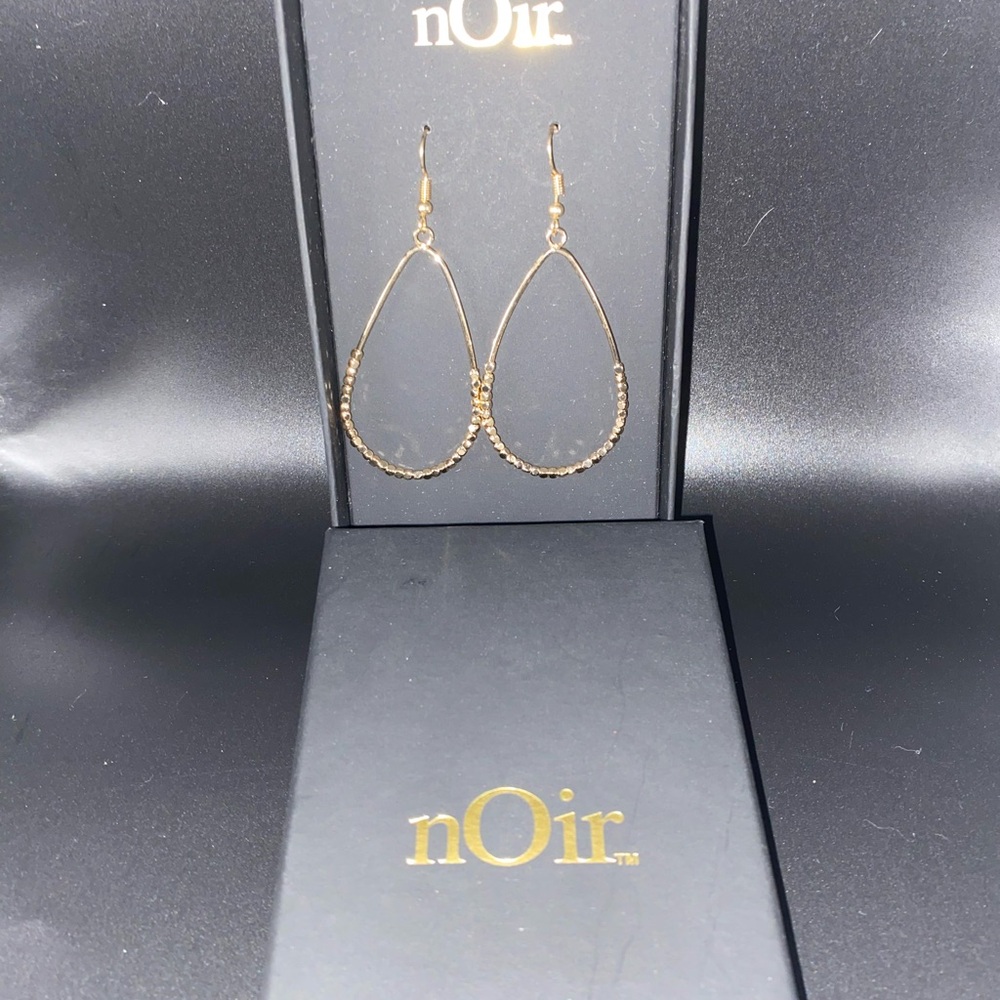 Noir teardrop, hoop, earrings, gold tone